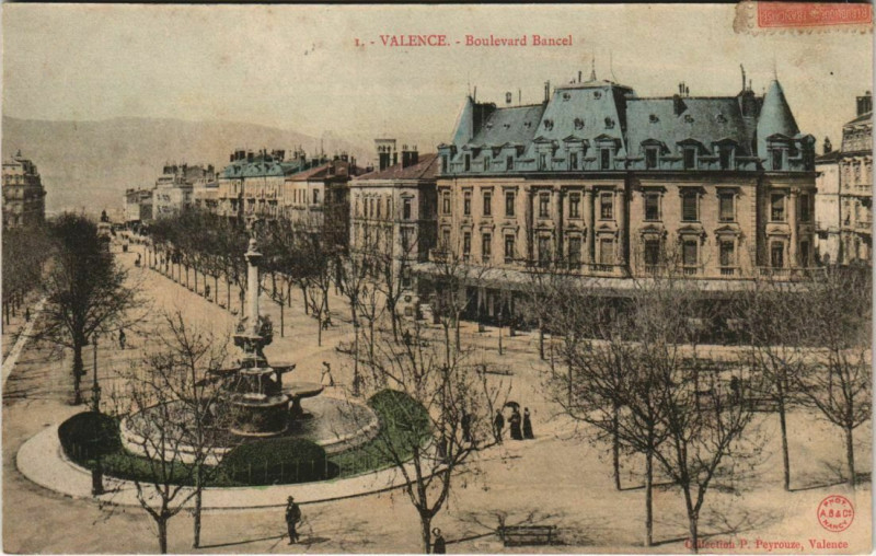 Carte postale ancienne Valence Boulevard Bancel France à Valence