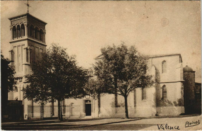 Carte postale ancienne Valence La Cathedrale France à Valence