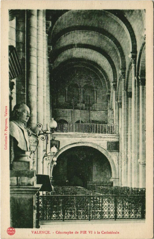 Carte postale ancienne Valence Cenotaphe de Pie Vi a la Cathedrale France à Valence