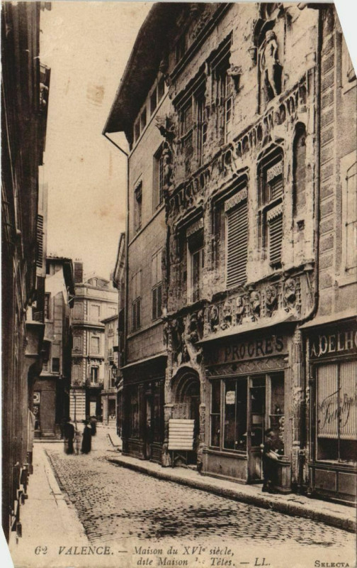 Carte postale ancienne Valence Maison des Tetes France à Valence