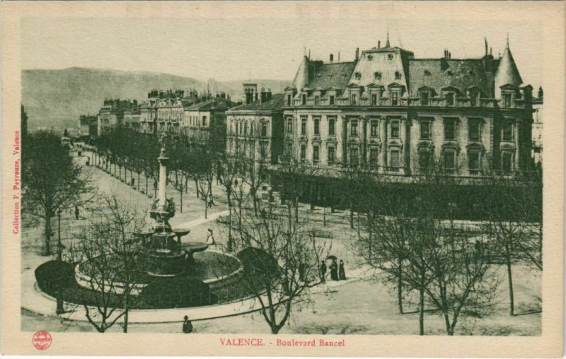 Carte postale ancienne Valence Boulevard Bancel France à Valence
