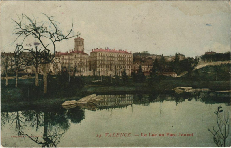 Carte postale ancienne Valence Le Lac au Parc Jouvet France à Valence