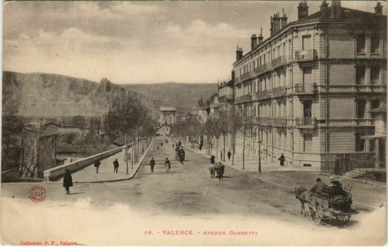 Carte postale ancienne Valence Avenue Gambetta France à Valence