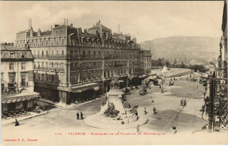 Carte postale ancienne Valence Boulevard Bancel France à Valence
