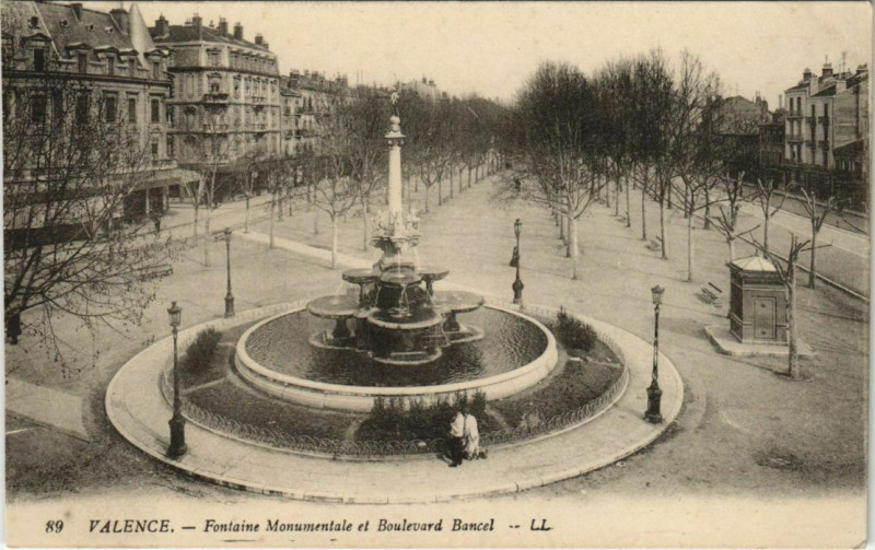Carte postale ancienne Valence Boulevard Bancel France à Valence