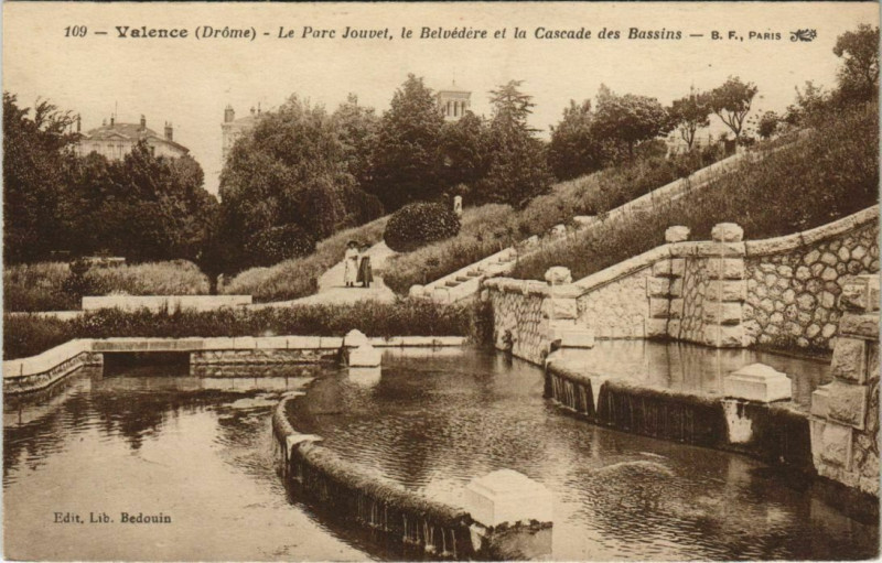 Carte postale ancienne Valence Ruines du Chateau de Crussol France à Valence
