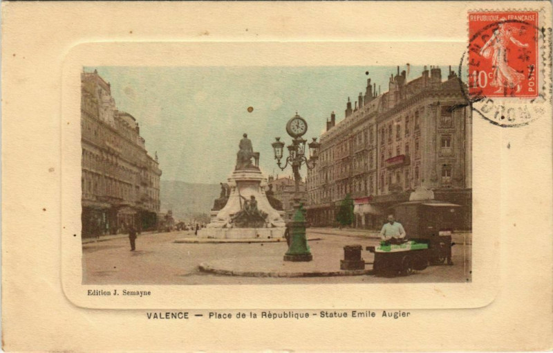 Carte postale ancienne Valence Place de la Republique ,Statue Emile Augier France à Valence