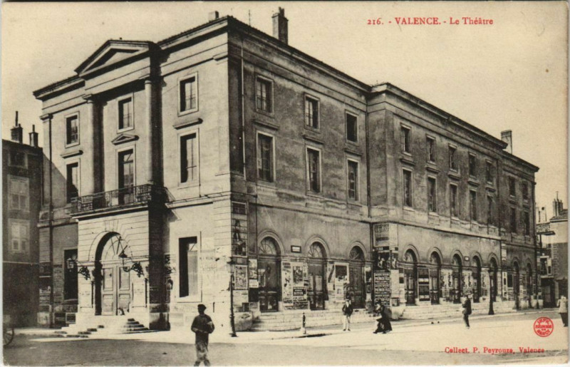 Carte postale ancienne Valence Avenue Felix Feure ,Statue Bancel et Crussol France à Valence