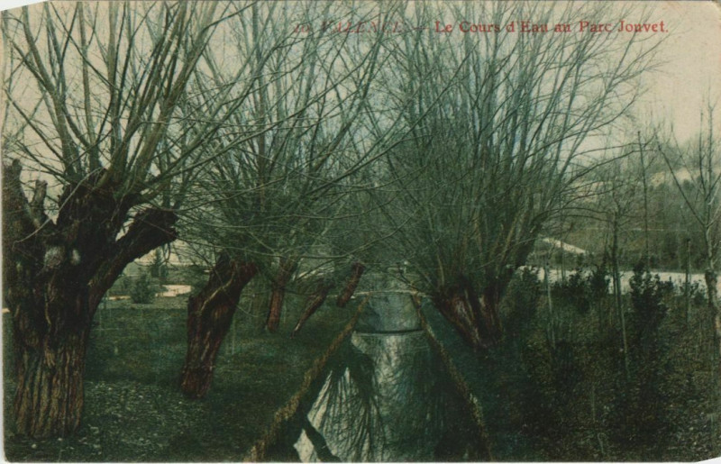 Carte postale ancienne Valence Le Cours d'Eau au Parc Jouvet France à Valence