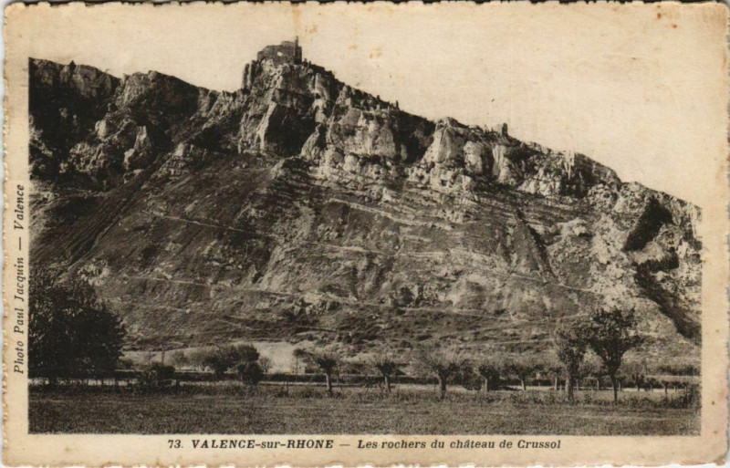 Carte postale ancienne Valence Les rochers du Chateau de Crussol France à Valence