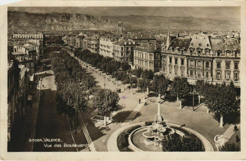 Carte postale ancienne Valence vue des Boulevards France à Valence