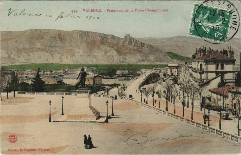 Carte postale ancienne Valence Panorama de la Place Championet France à Valence