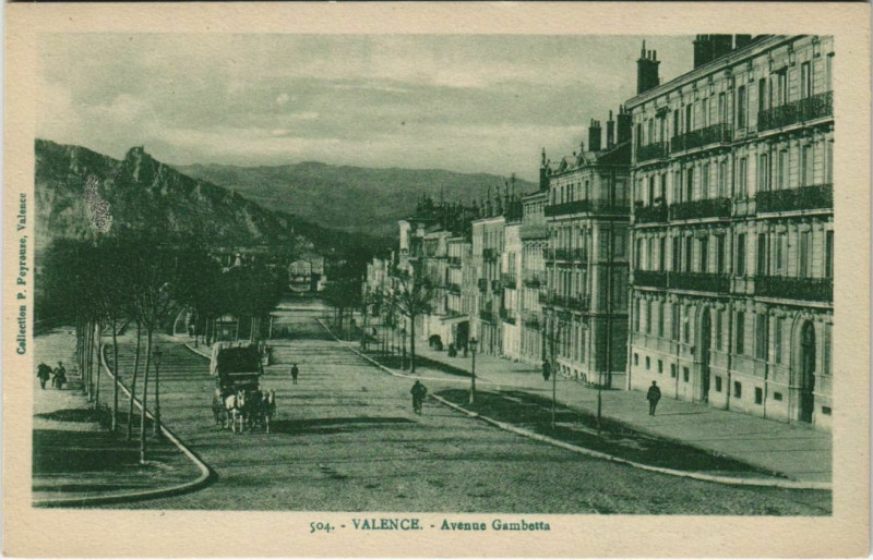 Carte postale ancienne Valence Avenue Gambetta France à Valence