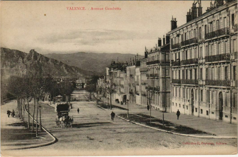 Carte postale ancienne Valence Avenue Gambetta France à Valence