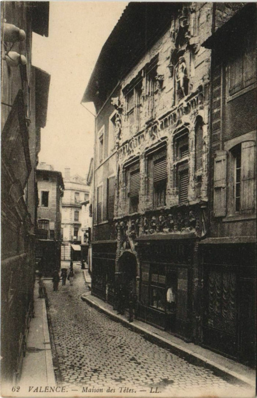 Carte postale ancienne Valence Maison des Tetes France à Valence