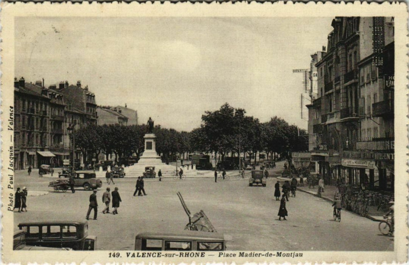Carte postale ancienne Valence Place Madier Montjau France à Valence