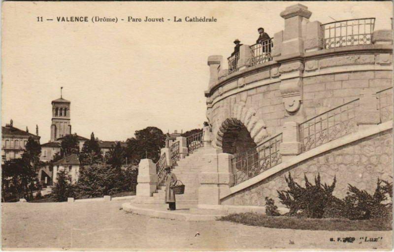 Carte postale ancienne Valence Parc Jouvet ,La Cathedrale France à Valence