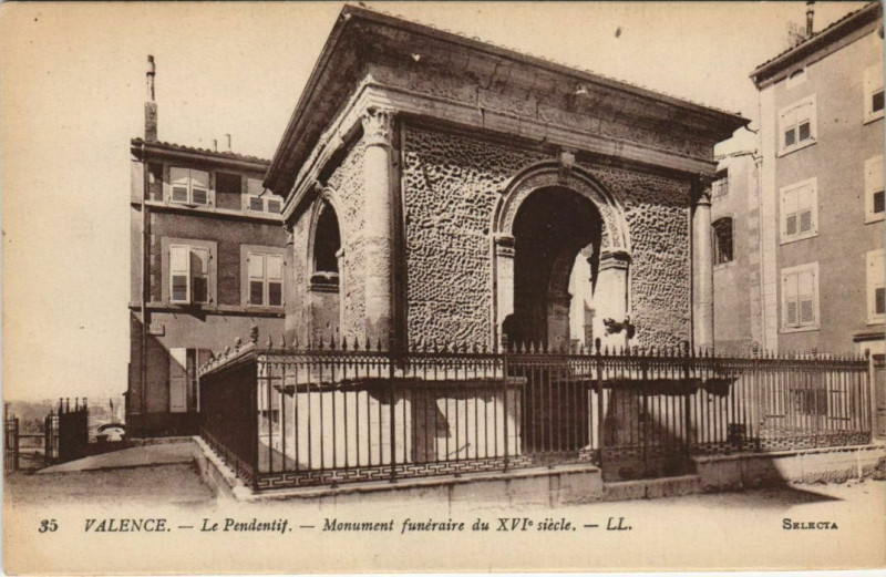 Carte postale ancienne Valence Le Pendentif ,Monument funeraire France à Valence
