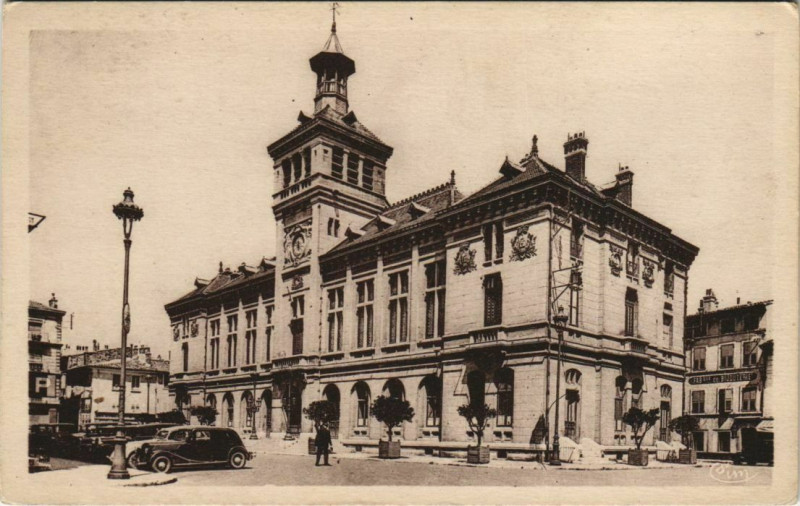 Carte postale ancienne Valence Hotel de Ville France à Valence