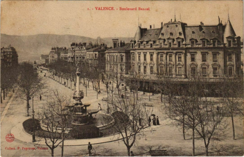 Carte postale ancienne Valence Boulevard Bancel France à Valence
