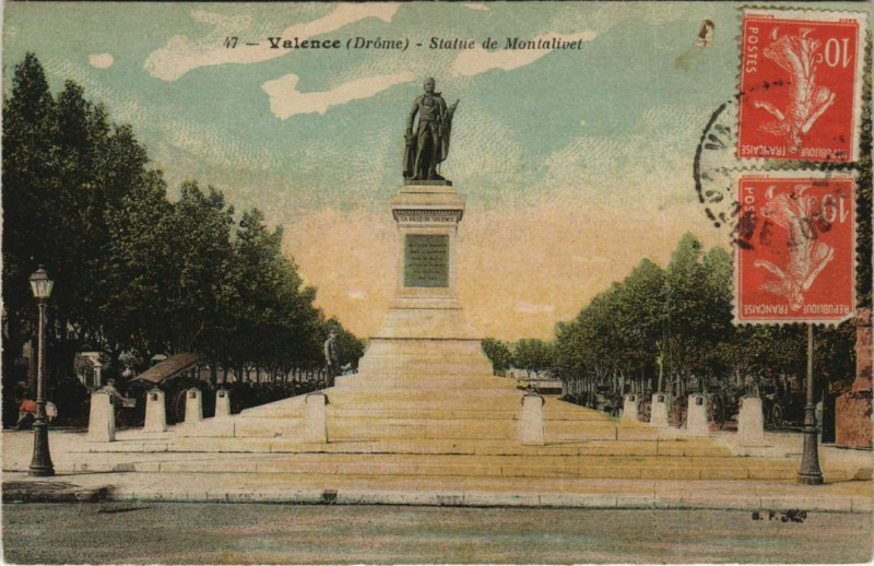 Carte postale ancienne Valence Statue de Montalivet France à Valence