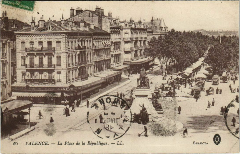 Carte postale ancienne Valence La Place de la Republique France à Valence