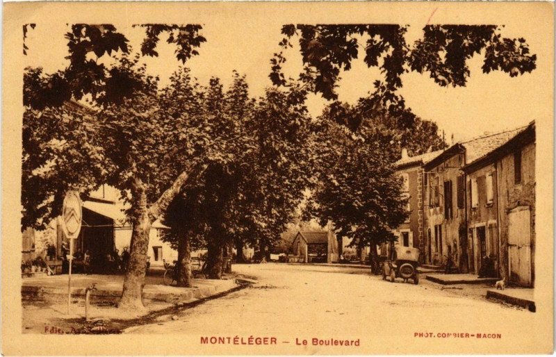 Carte postale ancienne Montéléger - Le Boulevard à Montéléger