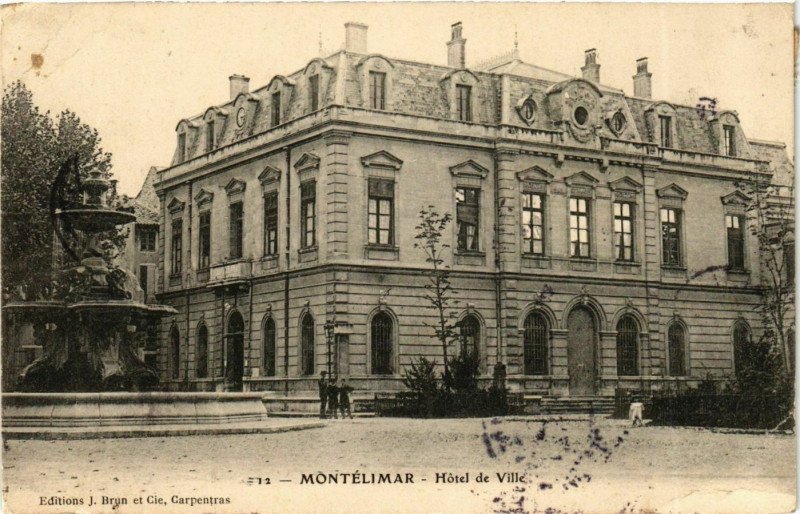 Carte postale ancienne Drome MonTélimar Hotel de Ville à Montélimar