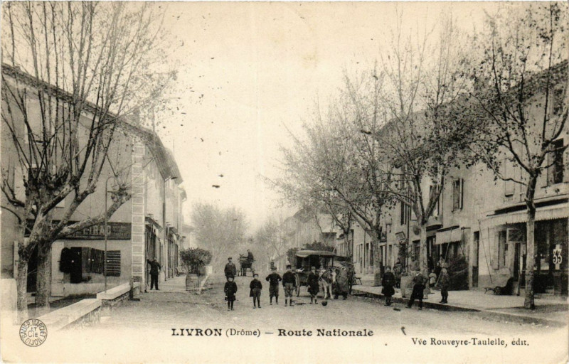 Carte postale ancienne Livron - Route Nationale