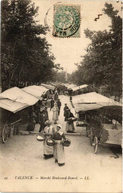 Carte postale ancienne Valence - Marche Boulevard Bancel à Valence