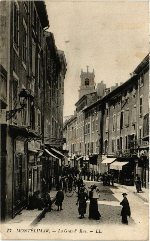 Carte postale ancienne Montelimar - La Grand Rue à Montélimar