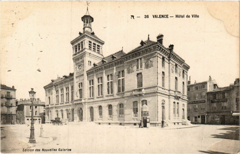 Carte postale ancienne Valence - Hotel de Ville à Valence
