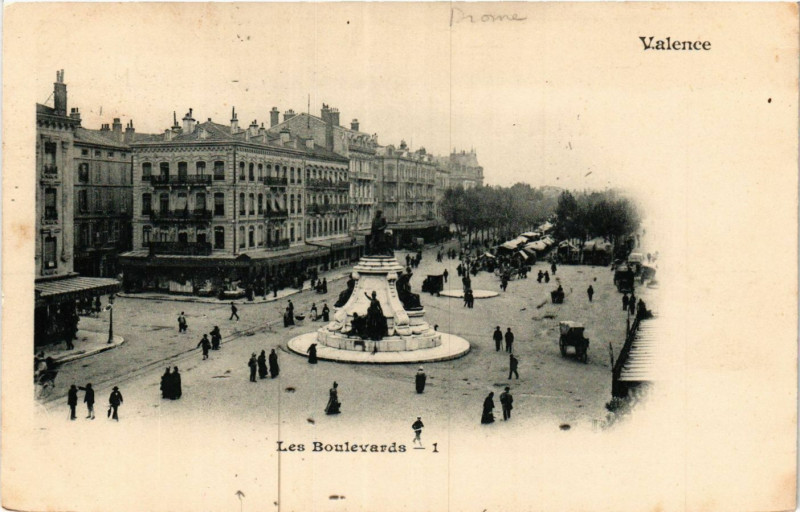 Carte postale ancienne Valence - Les Boulevards à Valence