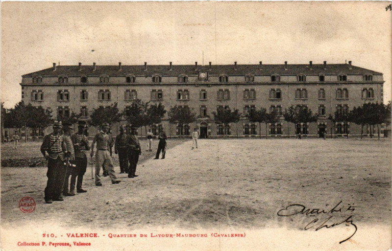 Carte postale ancienne Valence - Quartier de Latour Maubourg à Valence