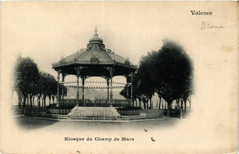 Carte postale ancienne Valence - Kiosque du Champ de Mars à Valence