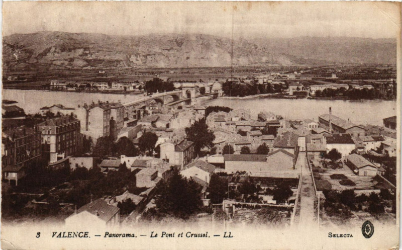 Carte postale ancienne Valence - Panorama - Le Pont et Crussel à Valence