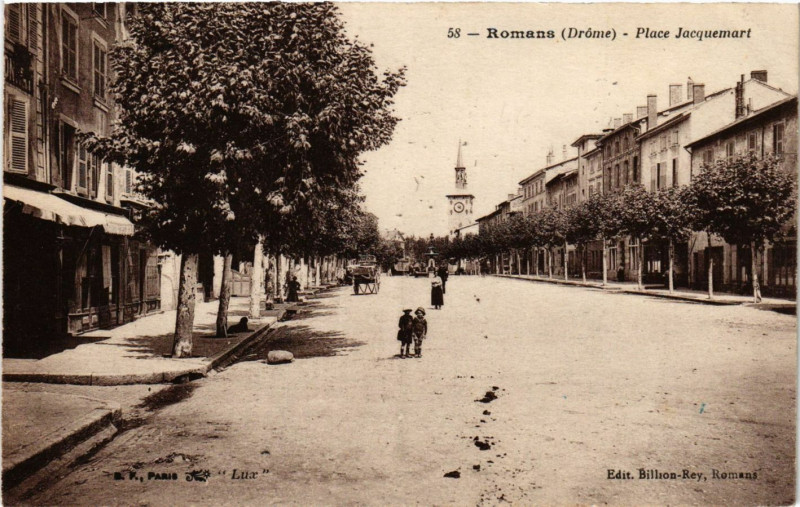 Carte postale ancienne Romans - Place Jacquemart