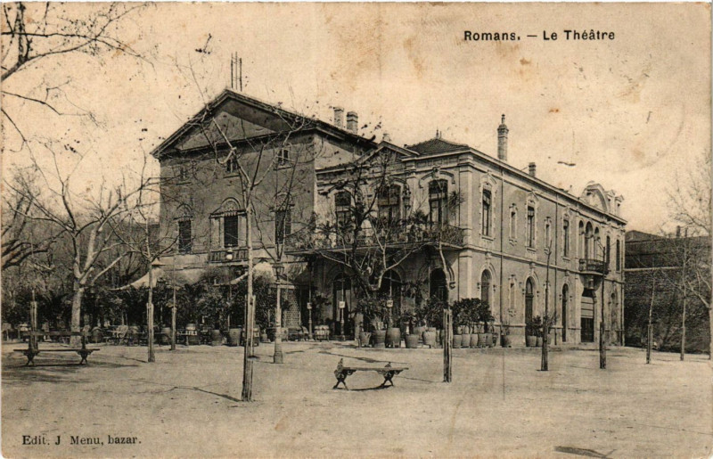 Carte postale ancienne Romans - Le Theatre