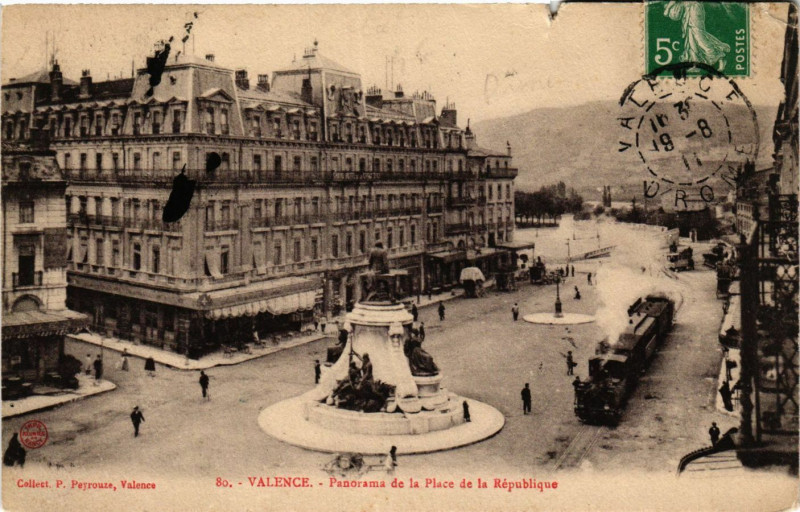 Carte postale ancienne Valence - Panorama de la Place de la Republique à Valence