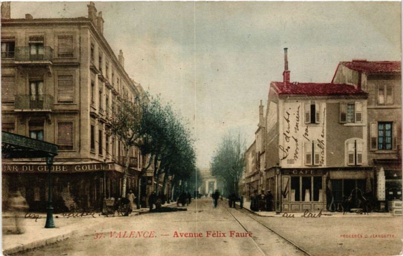 Carte postale ancienne Valence - Avenue Felix Faure à Valence