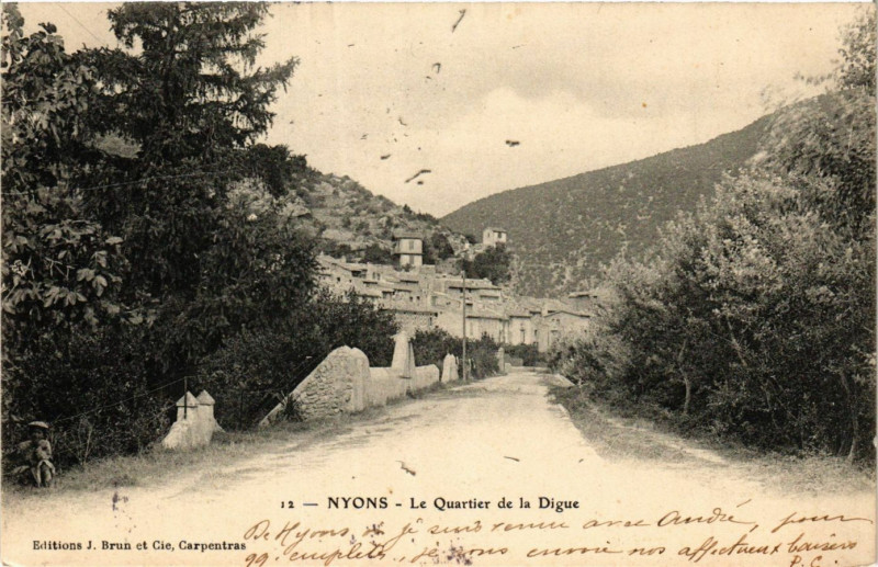 Carte postale ancienne Nyons - Le Quartier de la Digue à Nyons