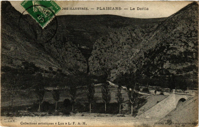Carte postale ancienne Plaisians - Le Defile à Plaisians