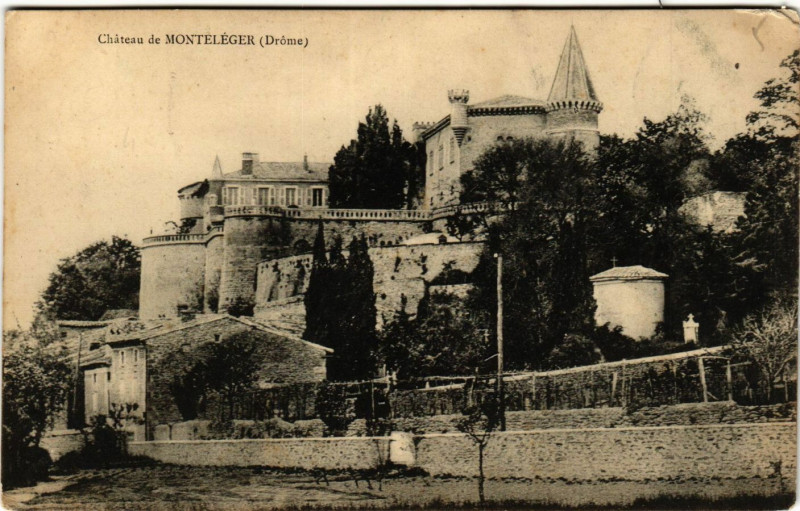 Carte postale ancienne Chateau de Monteleger à Montéléger