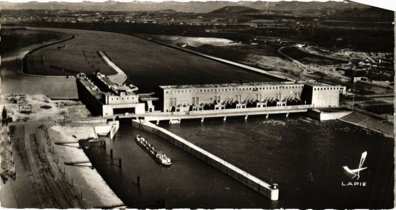 Carte postale ancienne Le Barrage de Montelimar à Montélimar