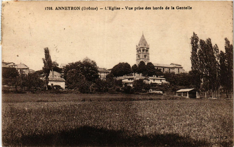 Carte postale ancienne Anneyron - L'Eglise - Vue prise des bords de la Gentelle à Anneyron