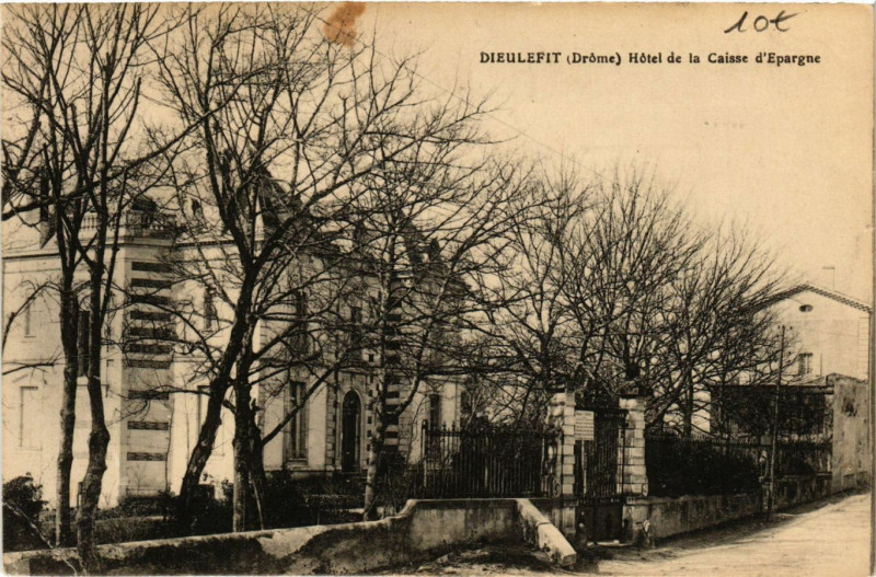 Carte postale ancienne Dieulefit - Hotel de la Caisse d'Epargne à Dieulefit