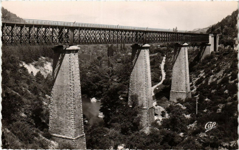 Carte postale ancienne Luc-en-Diois - Le Viaduc à Luc-en-Diois