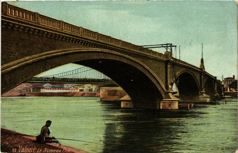 Carte postale ancienne Valence - Le Nouveau Pont à Valence