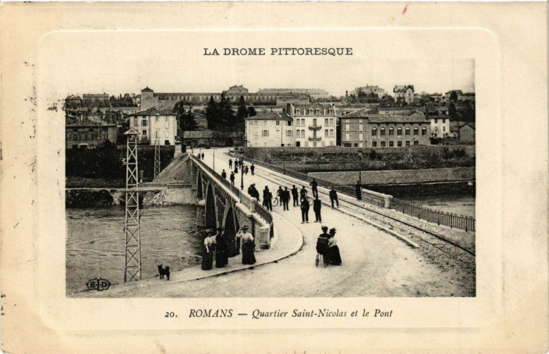 Carte postale ancienne Romans - Quartier Saint-Nicolas et le Pont