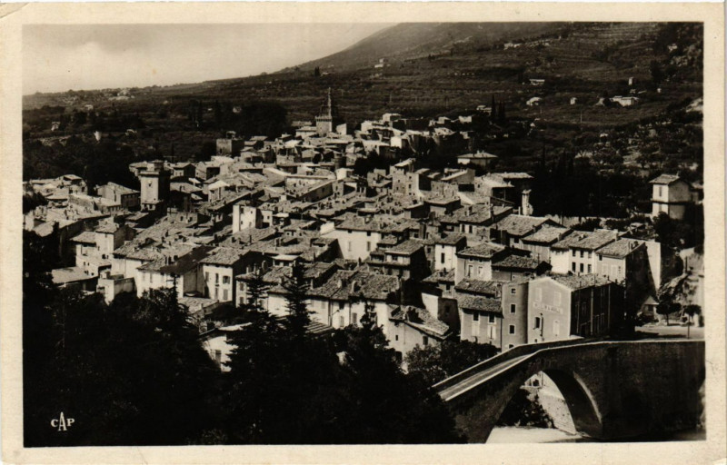 Carte postale ancienne Nyons - Vue générale et le Pont à Nyons